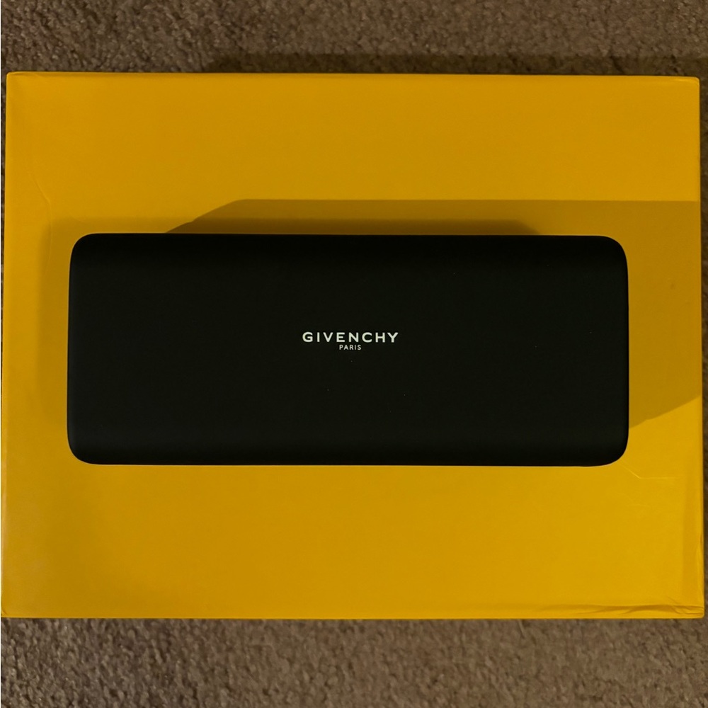 Givenchy Sunglasses Caae